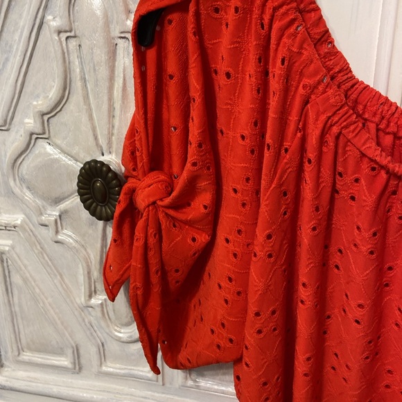 Flash sale ❤️ Peep shoulder red top - Picture 3 of 8